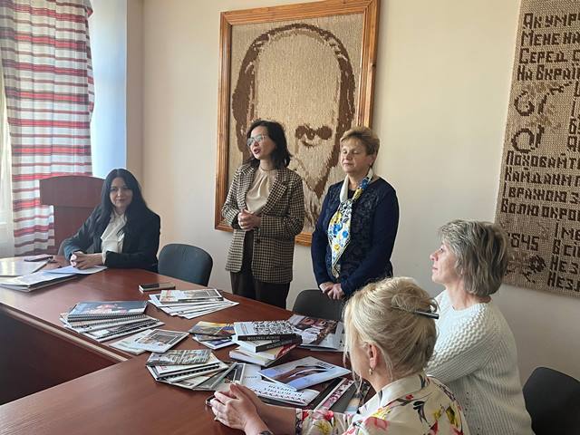 Вітальне слово завідувачки кафедри журналістики КНУ ім. В. Стефаника Ірини Копистинської